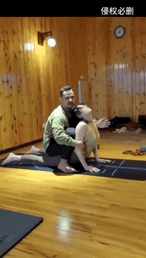 瑜伽体验课，看着都疼