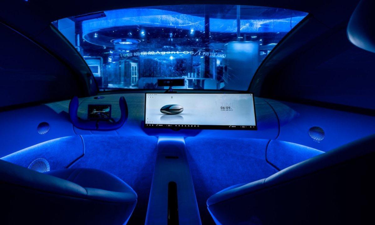【吉利汽车集团携阶跃星辰联合参展2025世界人工智能大会】7月26日，吉利汽车集