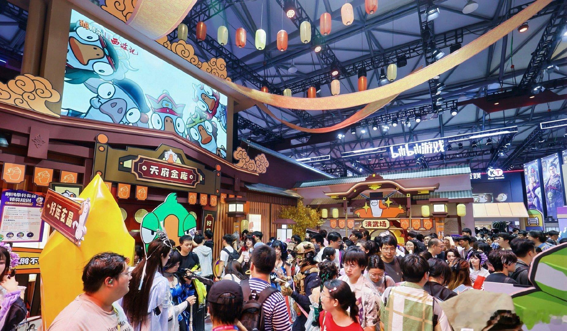 上海CJ展混进了武林高手逛展的快乐莫过于这种意外惊喜，武侠角色活生生站在眼前，比