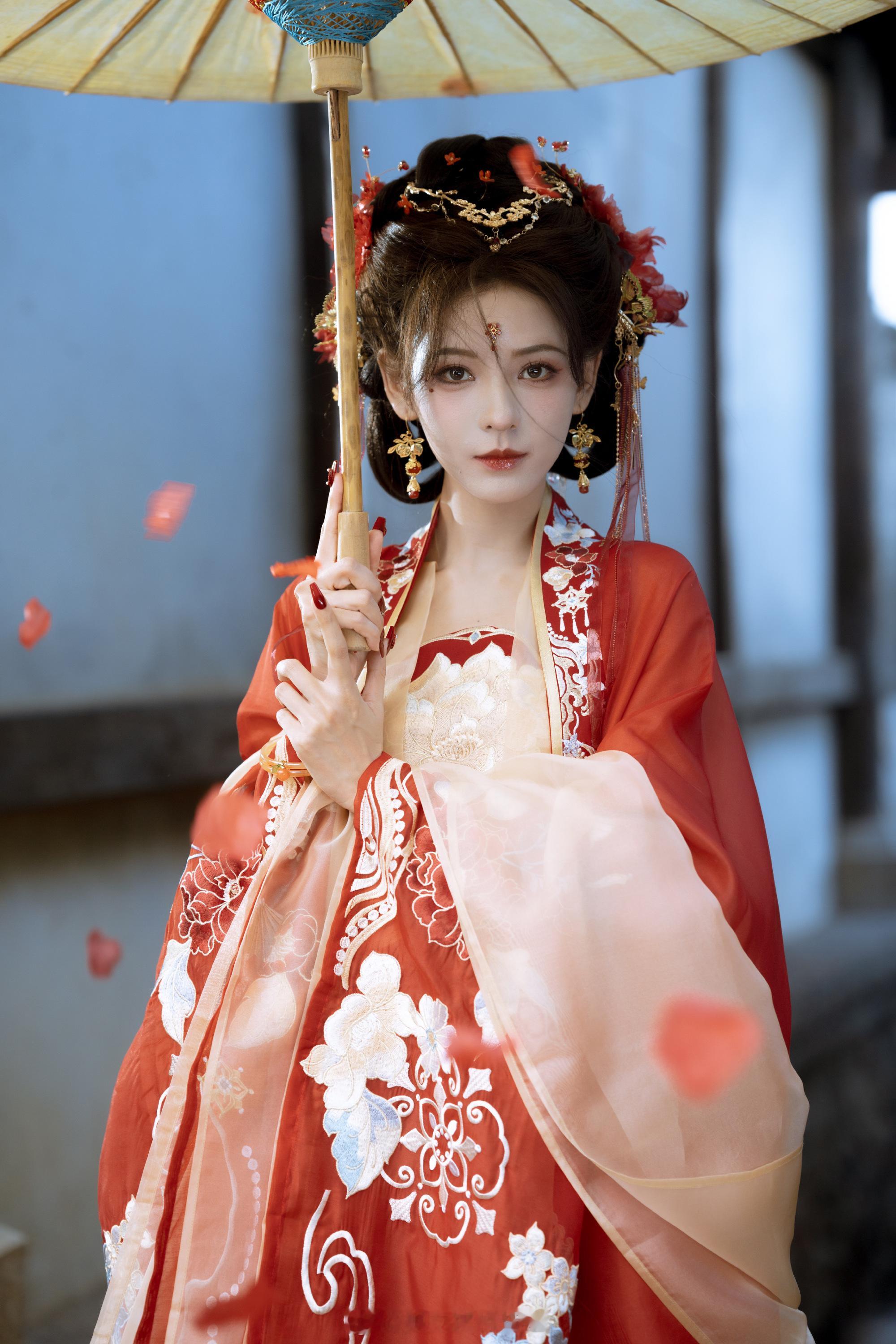 张予曦红衣古风