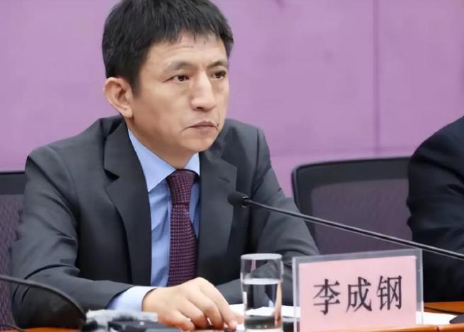中方鹰派谈判代表赴美，将给全世界上一课：如何挺直腰杆和白宫谈判！美国人这些年