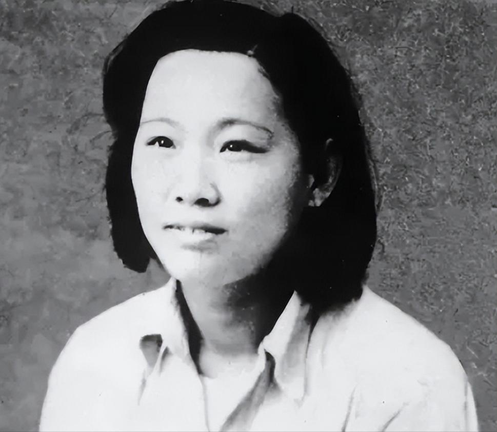 1950年，连长刘玉明结束了军旅生涯，准备转业离开部队，路过汽车站的时候，他遇到