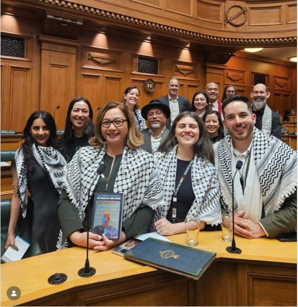 澳大利亚国会中，有一大批议员是巴勒斯坦和哈马斯的支持者。在邦迪海滩恐怖袭击后