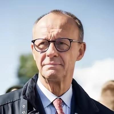 德国人掩耳盗铃已到了匪夷所思的地步——在记者会上，面对“是谁将德国从纳粹主义中解