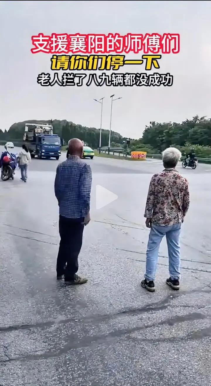 看完湖北襄阳麦客跑路的后续，心里莫名堵得慌。村里老人站在路边，拦了八九台收