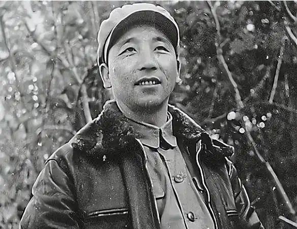 上甘岭战役期间，秦基伟以非凡的毅力在道德洞指挥所连续七昼夜未眠，始终神经紧绷。面
