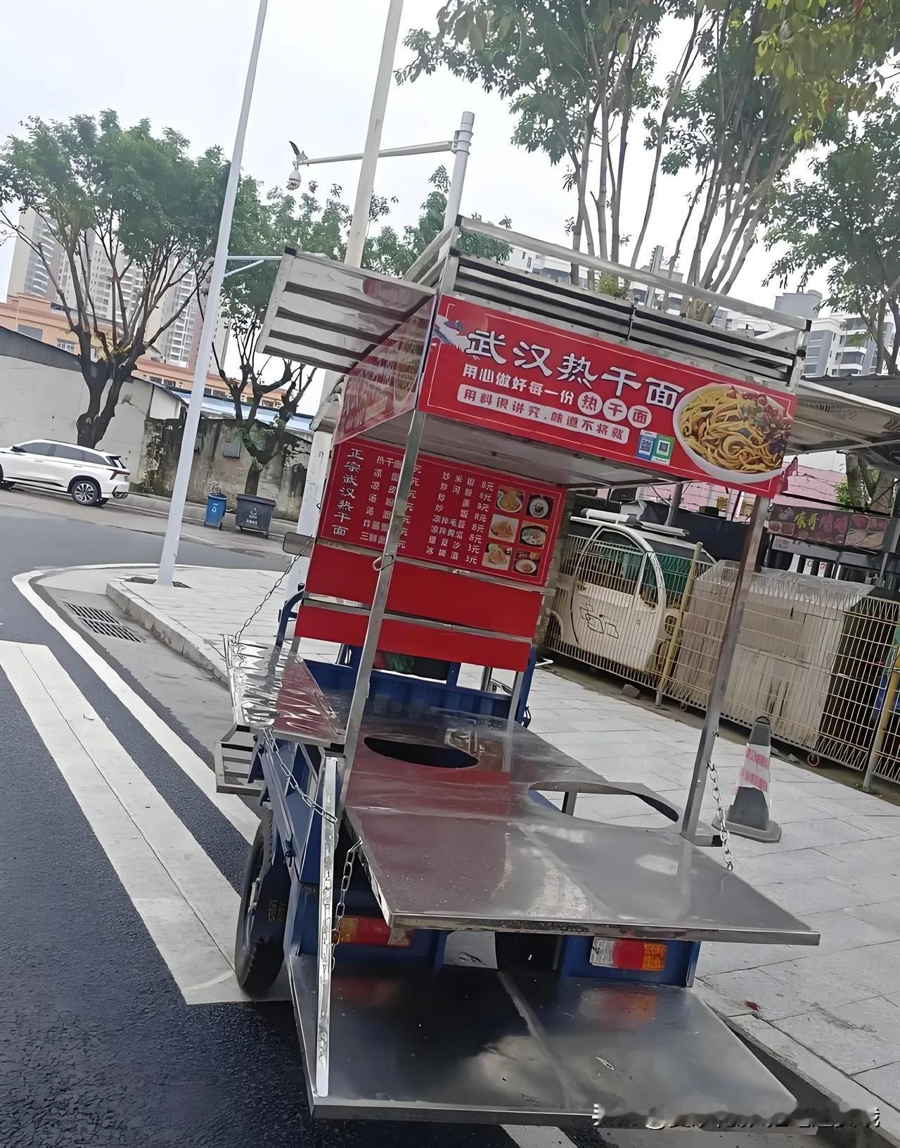 干啥都挺难的！楼上邻居两口子，花3800学了热干面技术，3600买了辆新三轮车