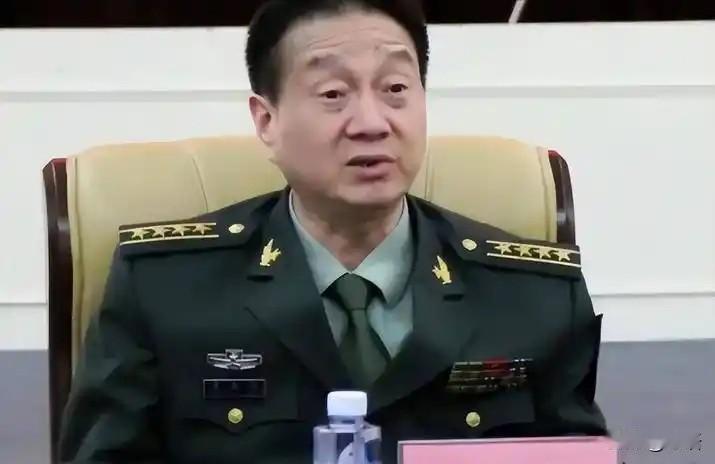 1979年，一个入伍52天的炊事班新兵，连炸越军3个碉堡，师长拍桌子：