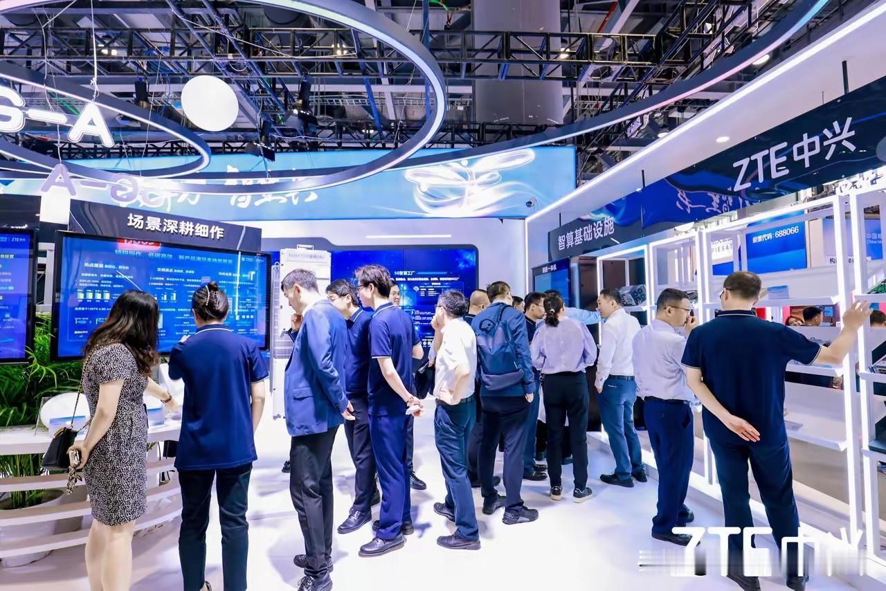 中兴通讯以四十载的沉淀为底气，以“AI家庭新四大件”为利器，为我们勾勒出了一幅充