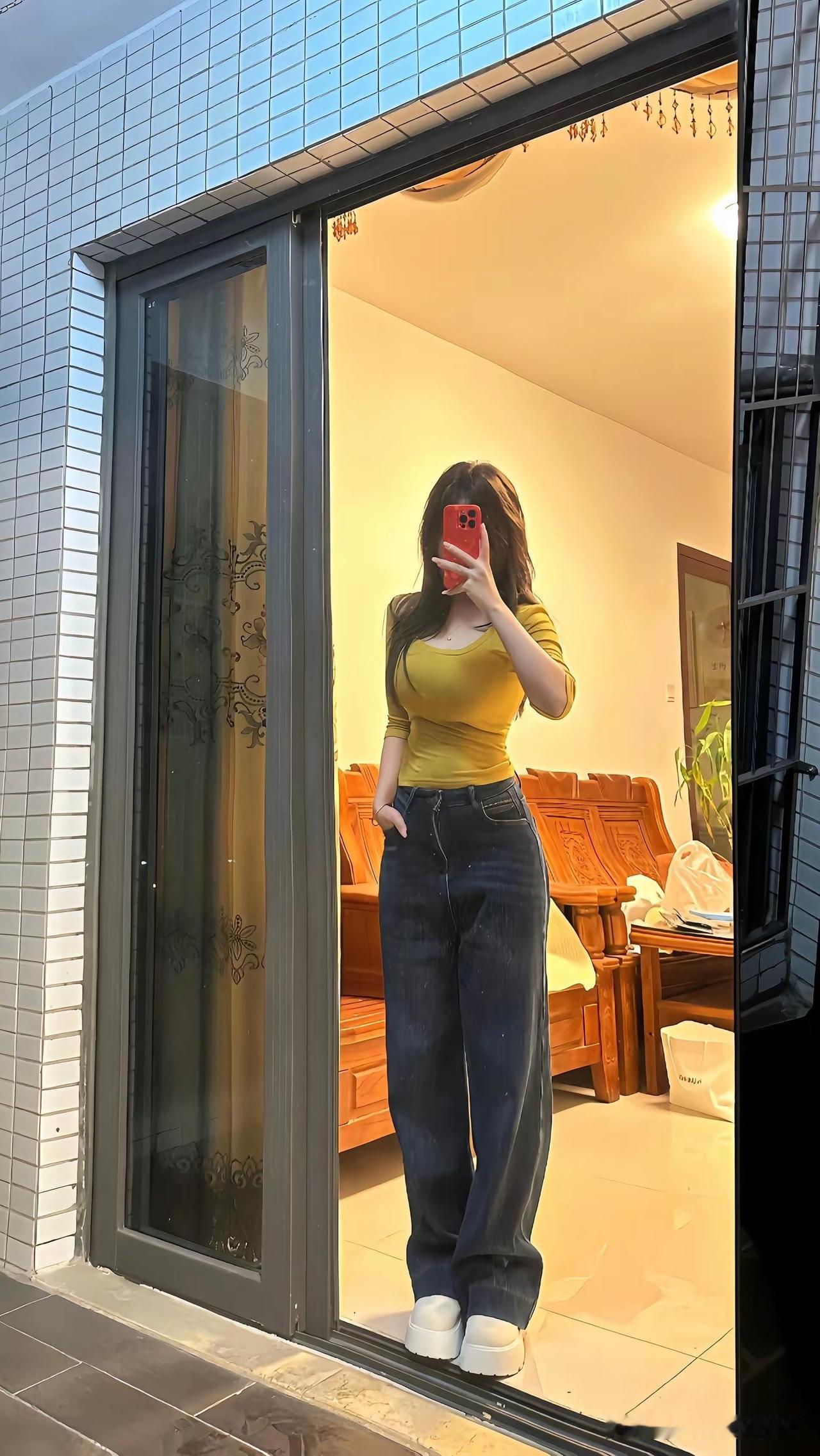 相亲对象发过来一张照片，有没有大神给分析下性格、家庭条件等等