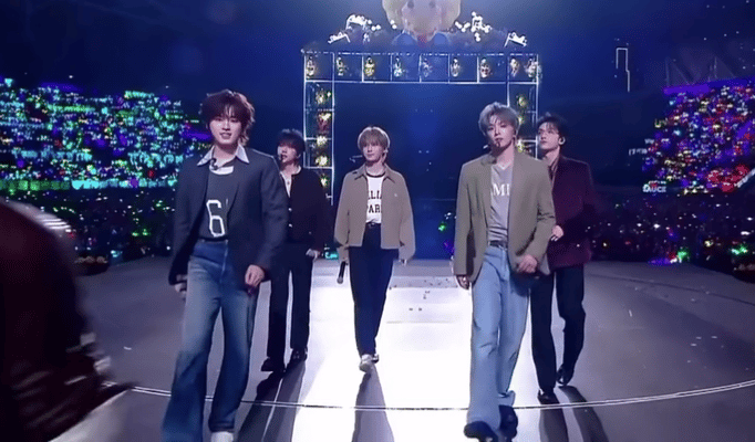 碗盆宝宝好可爱哟~还是这么爱玩呀