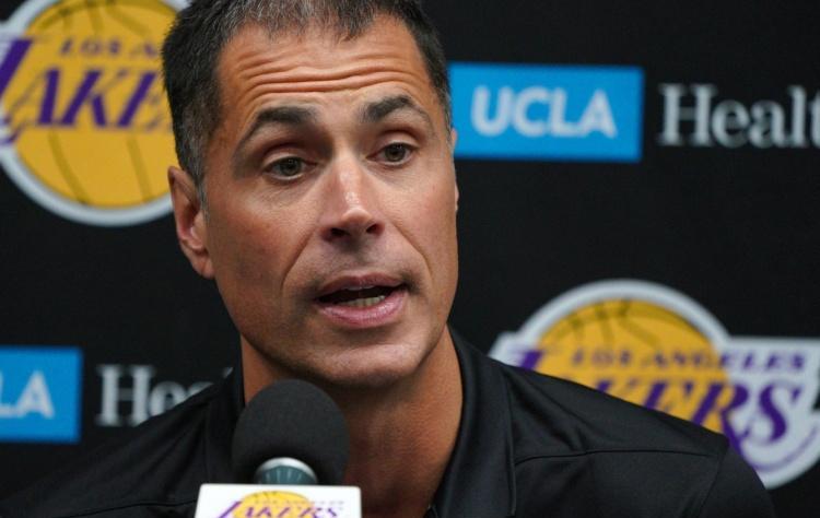 经过赛季初的观察，佩林卡认为球队只需要进行小修小补不会有大交易动作！湖人队记报道