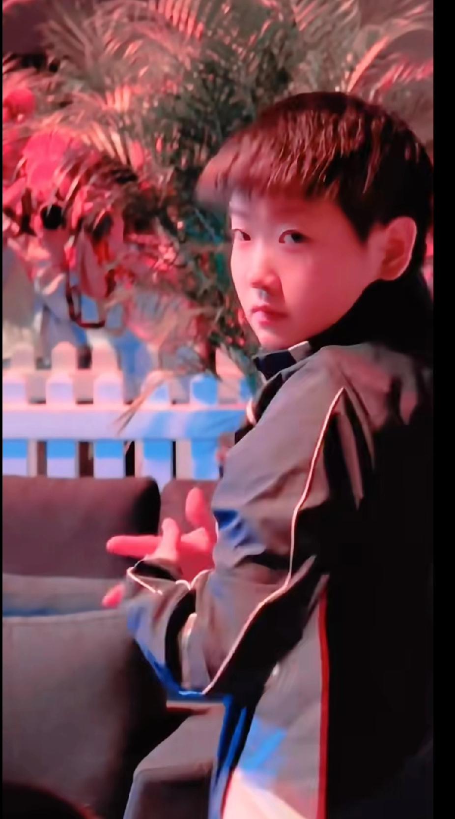 谁懂啊！孙颖莎这一转头，心都化了🥹就这慢慢转过来的一刹那，谁看了不喊一句