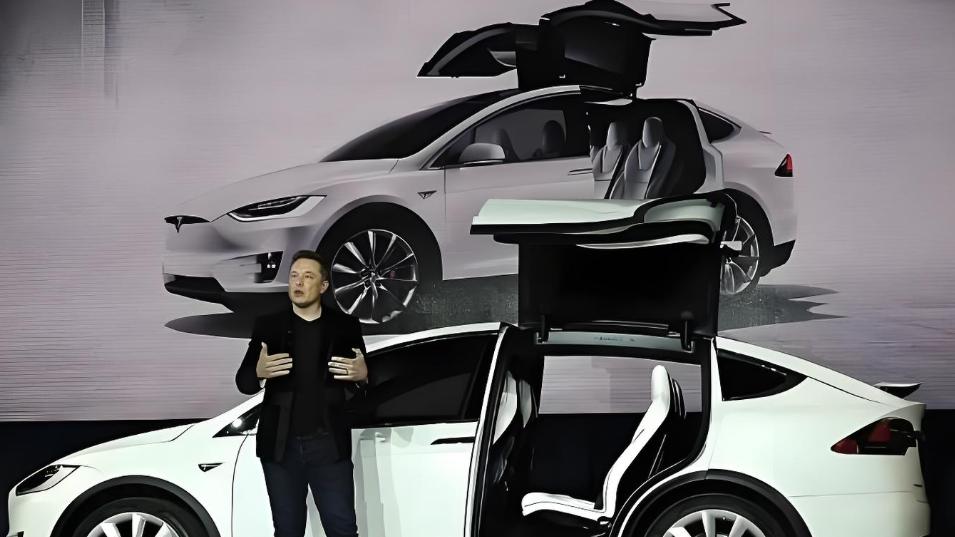 特斯拉砍掉双旗舰车型，马斯克押注机器人：高端电车没前途？