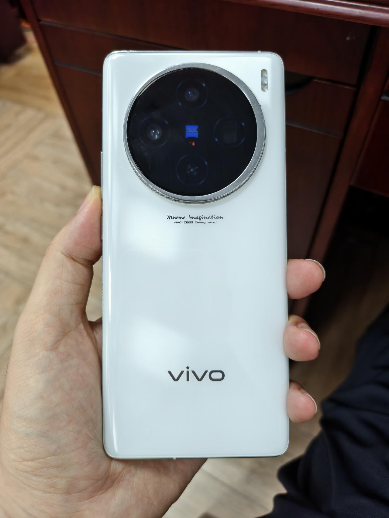 我和我老婆一起买的手机，我买的是x100，她买的是x100pro，我现在的电池健