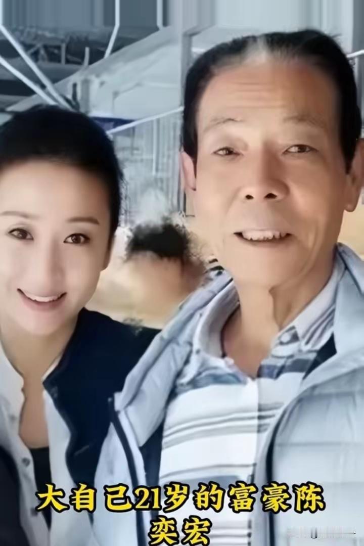 事实表明：美女大多会嫁给“丑男”。图一展示的是苗圃和她现任富豪老公陈义红，图二