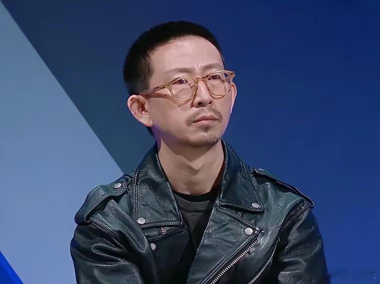 毒舌丁太升怒怼王菲，指其演唱的连续剧《主角》主题曲一无是处。丁太升毫不留情地指出