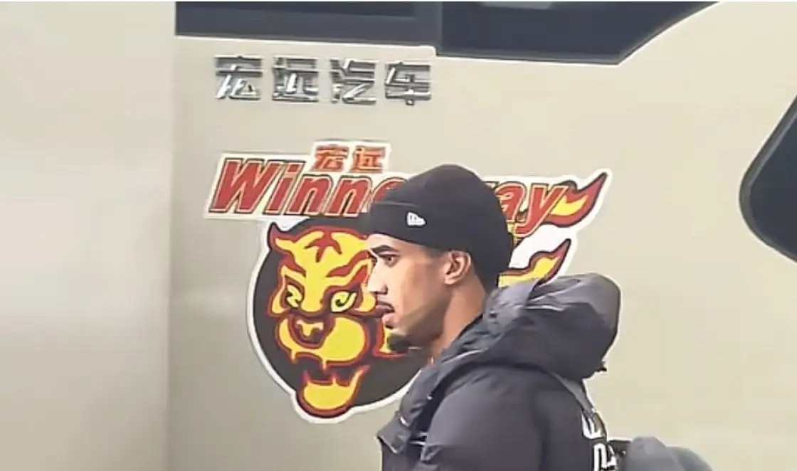 广东队回到东莞！朱芳雨开总结会，陈海涛发放奖金，放假过大年CBA联赛杯四分之一决