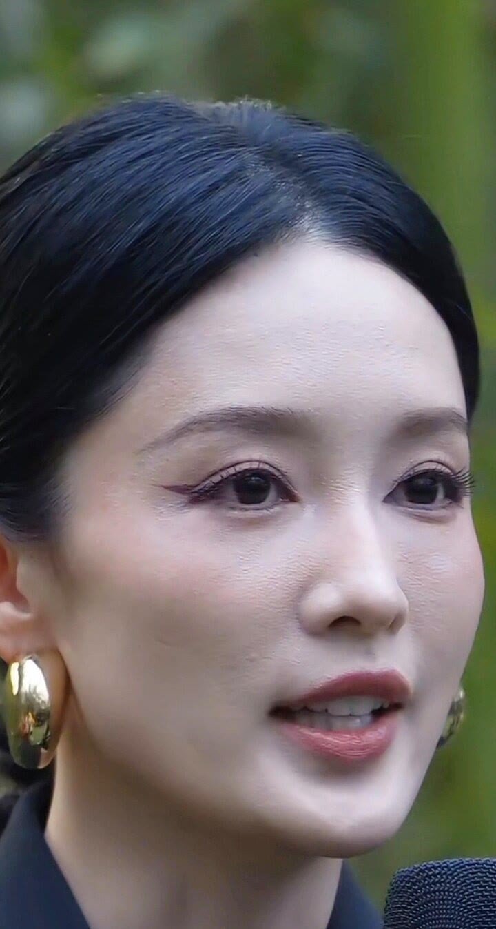 李沁也有一张极品吸睛脸不给保养都说不过去​