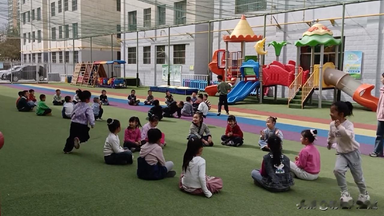 开学季幼儿园里的“分流”真相，太现实了！🏫最近去幼儿园转了转，发现个挺有意
