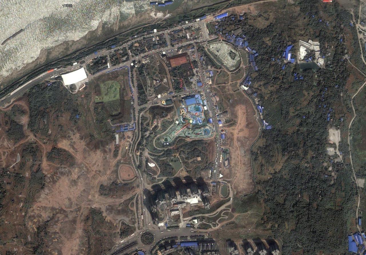 当年的洋人街，确实太火了找到了几张2012年前后，重庆洋人街的卫星地图。