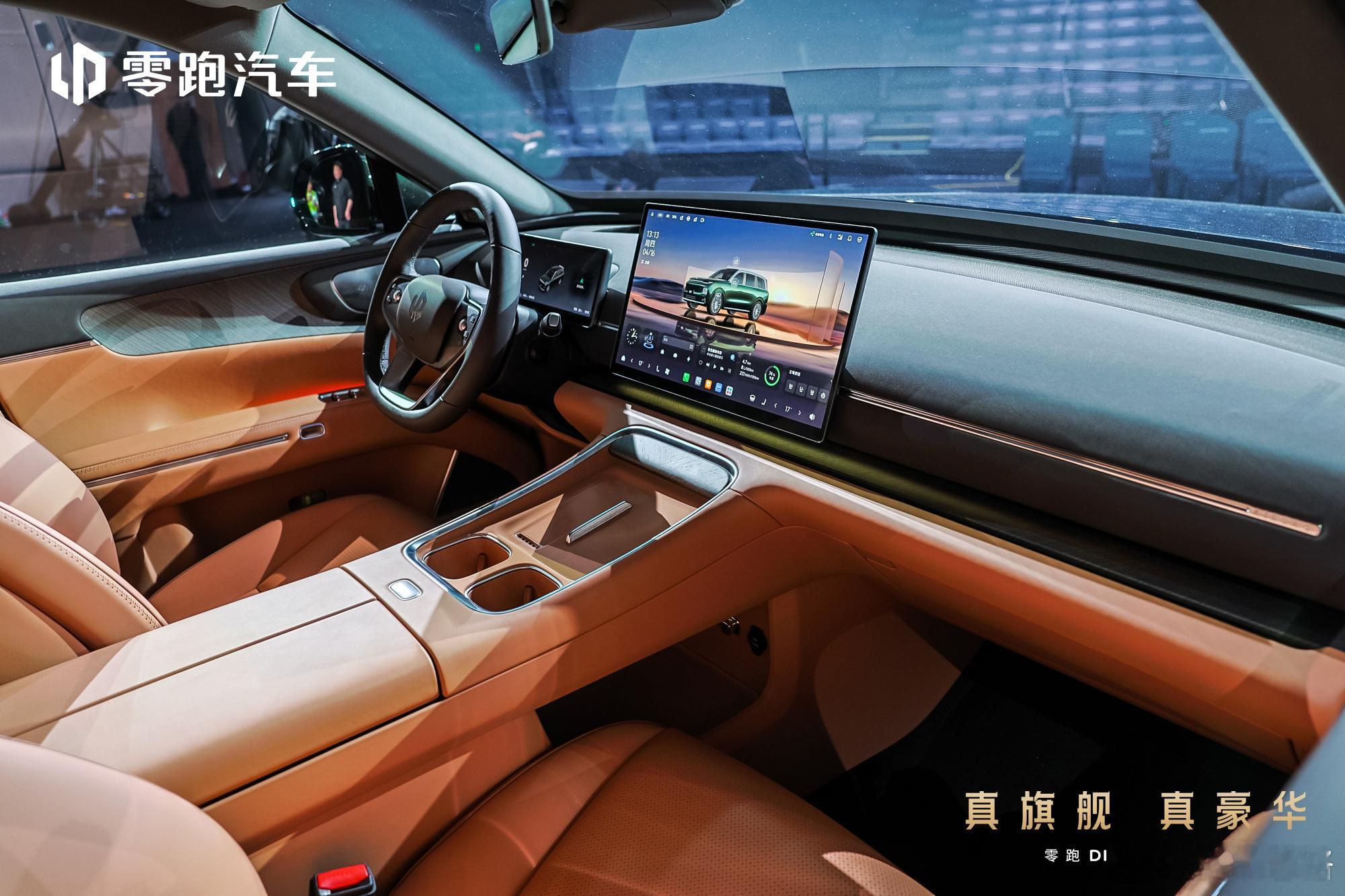 灯光、舞台，一切就绪！自带焦点，静候登场今晚19:00，零跑D19旗舰实力十年一