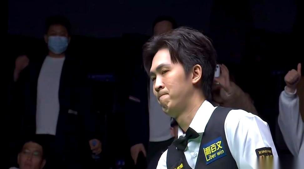 我靠，小特居然被塔猜亚给干掉了？这一下，整个斯诺克圈子都得跟着抖三抖。我都能