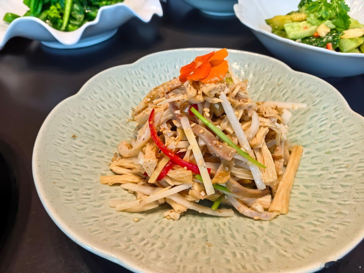 帮帮忙，把预制菜挑出来​​​
