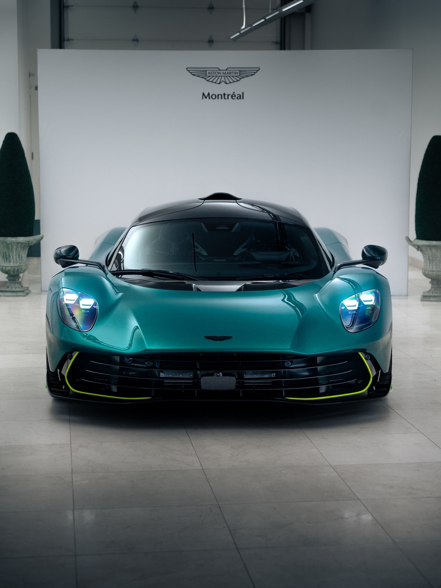 蒙特利尔实拍量产版阿斯顿·马丁Valhalla。阿斯顿·马丁首款中置引擎插