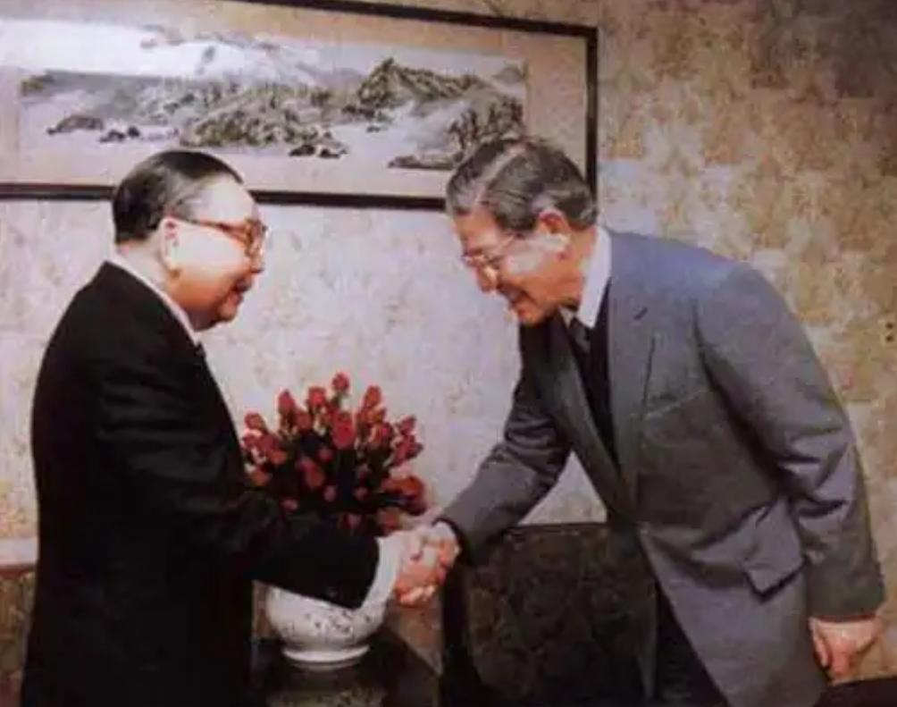 有人说李登辉这么明显的涉日背景，为什么还能得到蒋经国信任？只能说，大家不要被宣