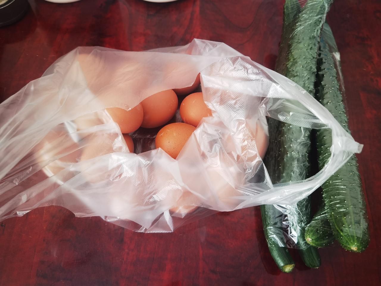 为了减肥，拼了！这样，又省钱，又能减肥，多好。花了10元整，买了四根黄瓜，1