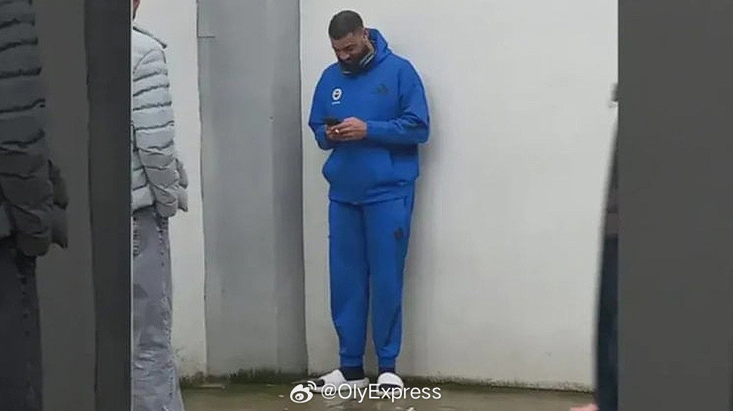 【曝恩加佩斯遭解约或源自抽烟照片】国际排坛动态3月30日，土超费内巴切男排宣布