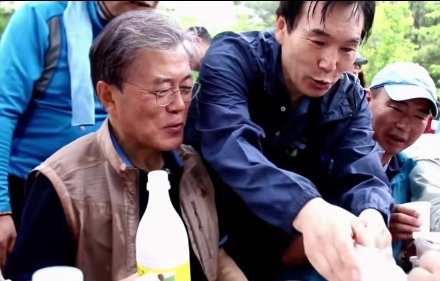 万万没想到，正在被阉割的韩国检方，竟然对前总统文在寅免于起诉！受害者家属奔走呼号