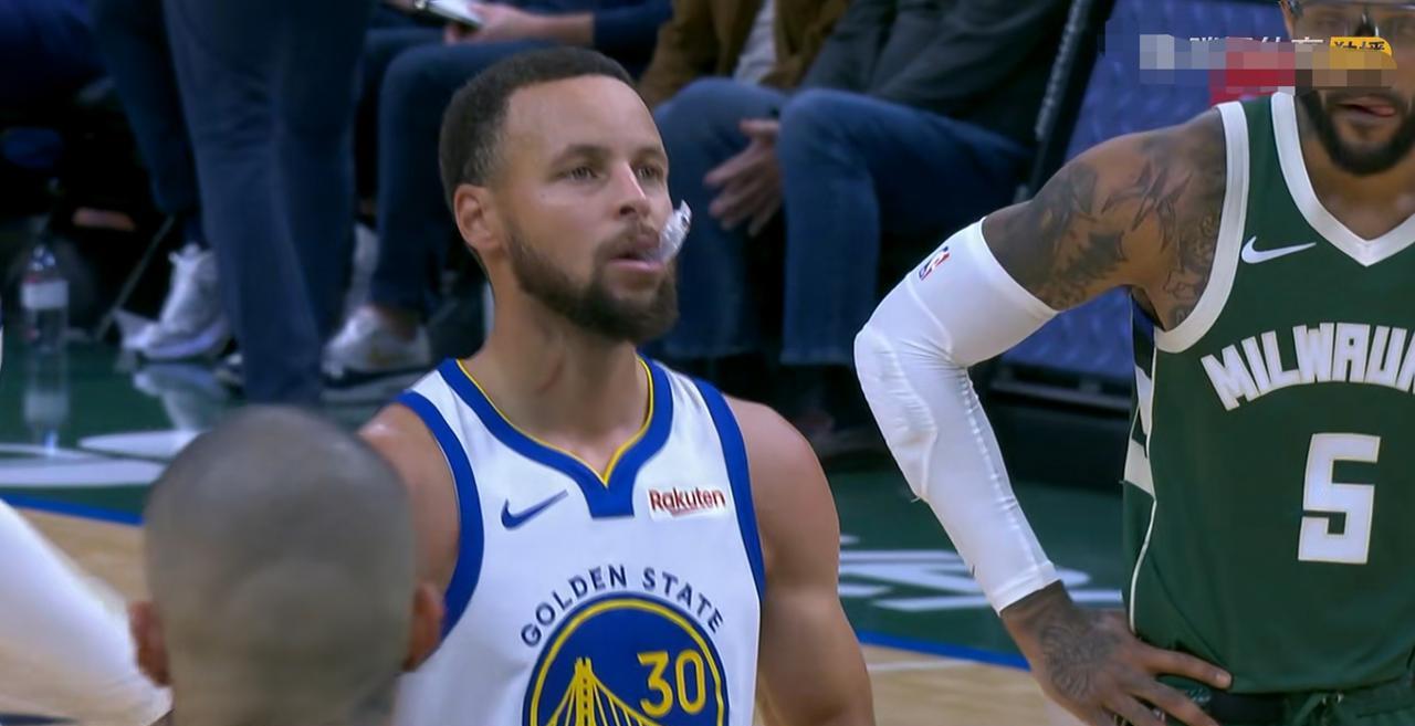 勇士神射手库里真是浪得虚名!在今天勇士客场挑战雄鹿的比赛中,目前双方半场战罢,勇