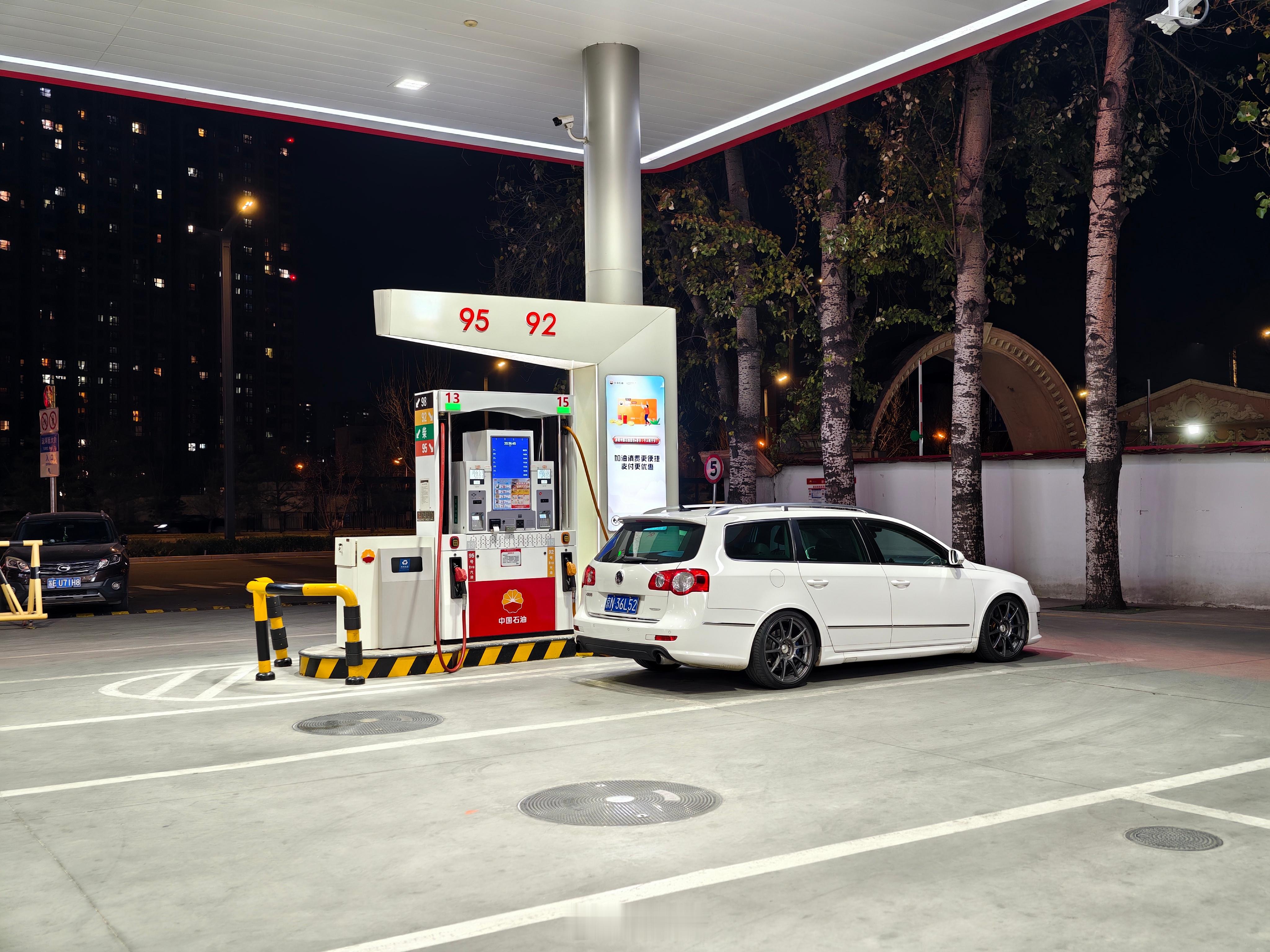 12月的第一次进站95怒加一箱还不到400老旧燃油车北京