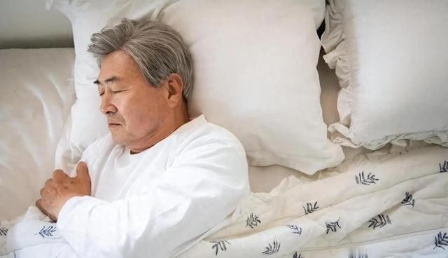 近年来，关于甜食是否有益健康的讨论频频出现在网络和媒体中。有一项研究称，吃甜食的