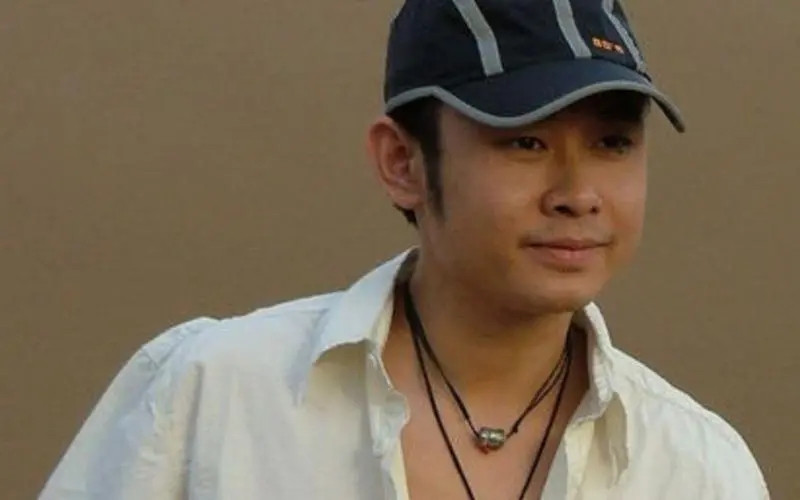 那年，刀郎的妻子杨娜生下女儿才40天，就独自一人离开了这个家，刀郎悲痛欲绝四处寻