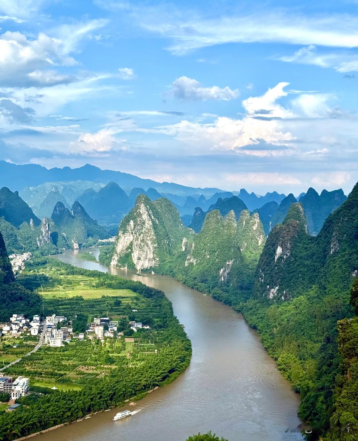 城市旅游谐音梗大全[比心]出去旅游发朋友圈文案，这不就有了么1.幸福来敲门