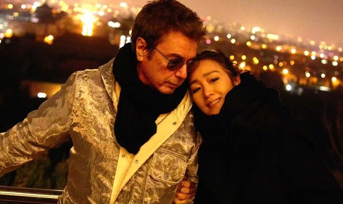 巩俐和老公打卡北京中轴线巩俐与同游中轴线，留下满满幸福印记！从永定门到景山，每