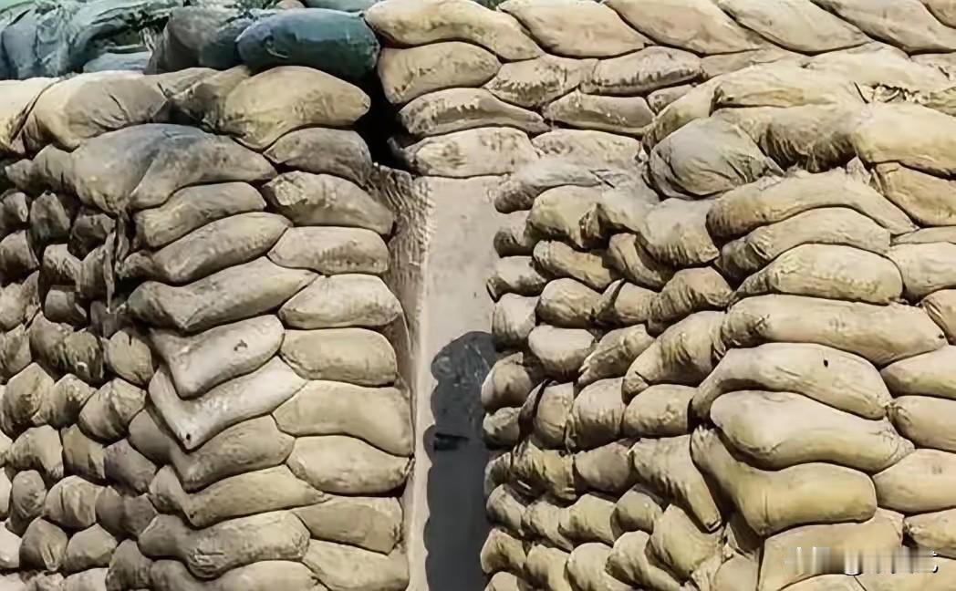 战场上的沙袋用来防子弹，真的有用吗？毫不夸张地说，就算给你一个满弹夹的重机枪，让