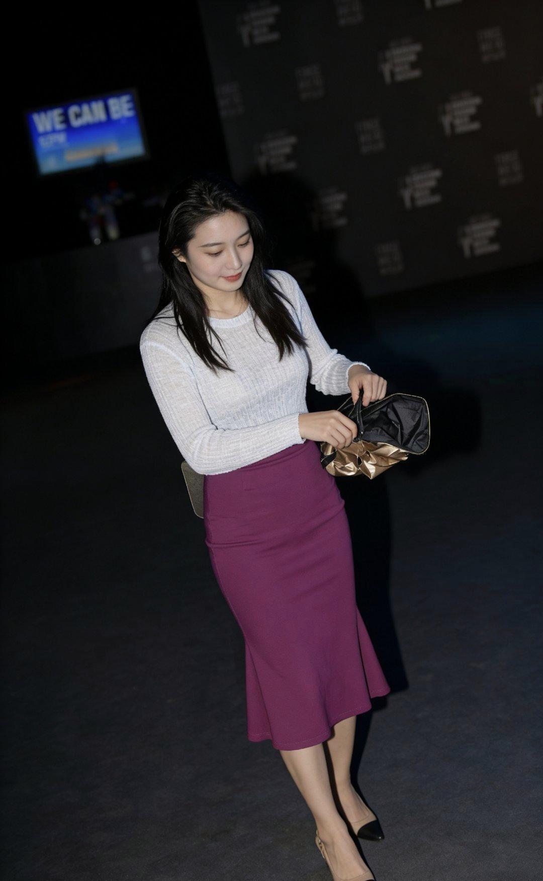 406、生活不是等待风暴过去，而是学会在雨中起舞。