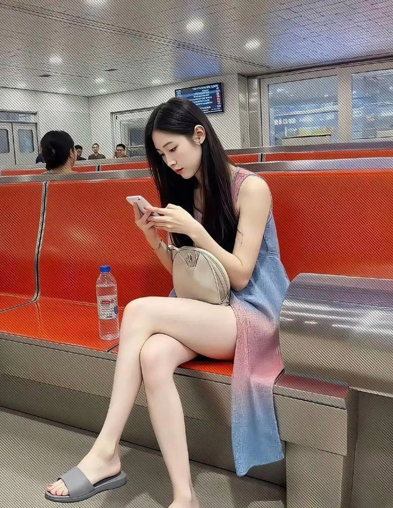 这是谁家的媳妇，有点太大方了吧？