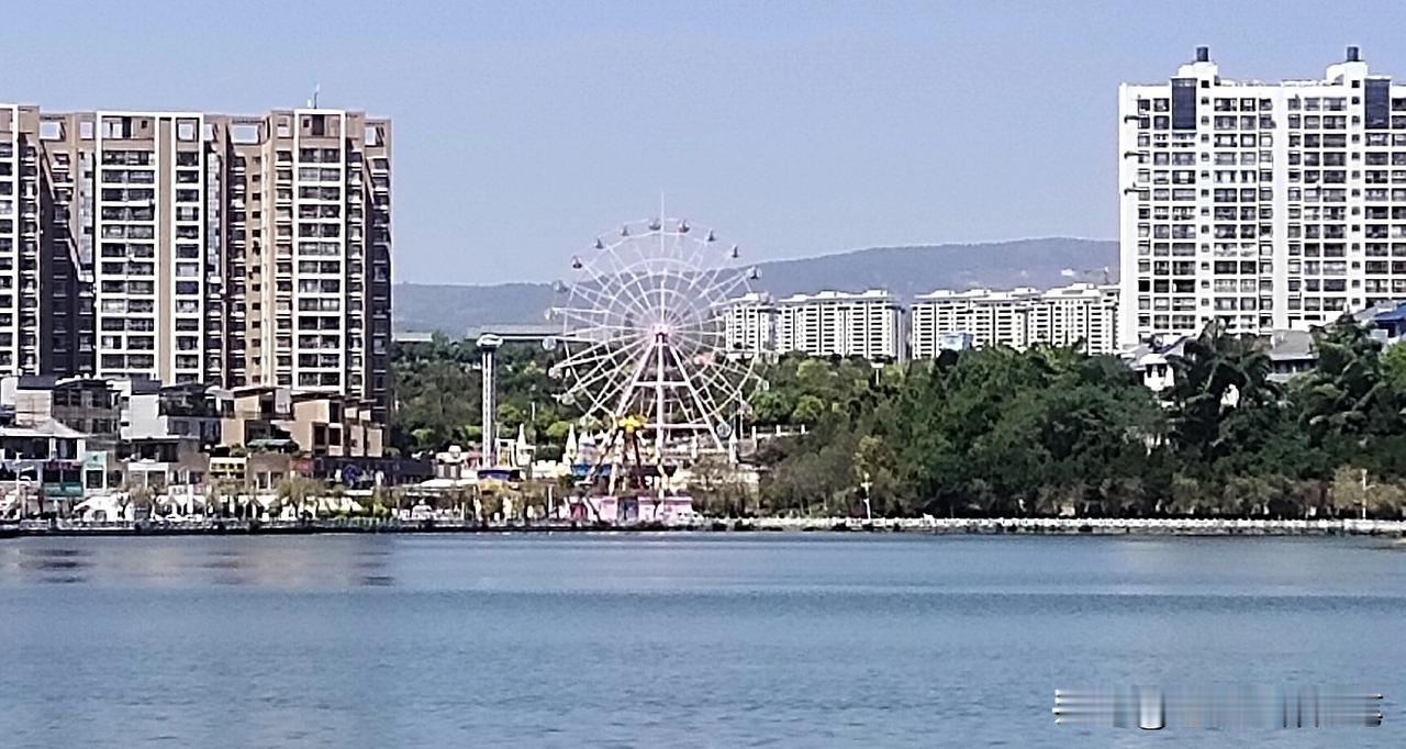 一个客户说，华为手机，用不习惯的，真的很难用！这客户年纪不算大，也就四十岁左右