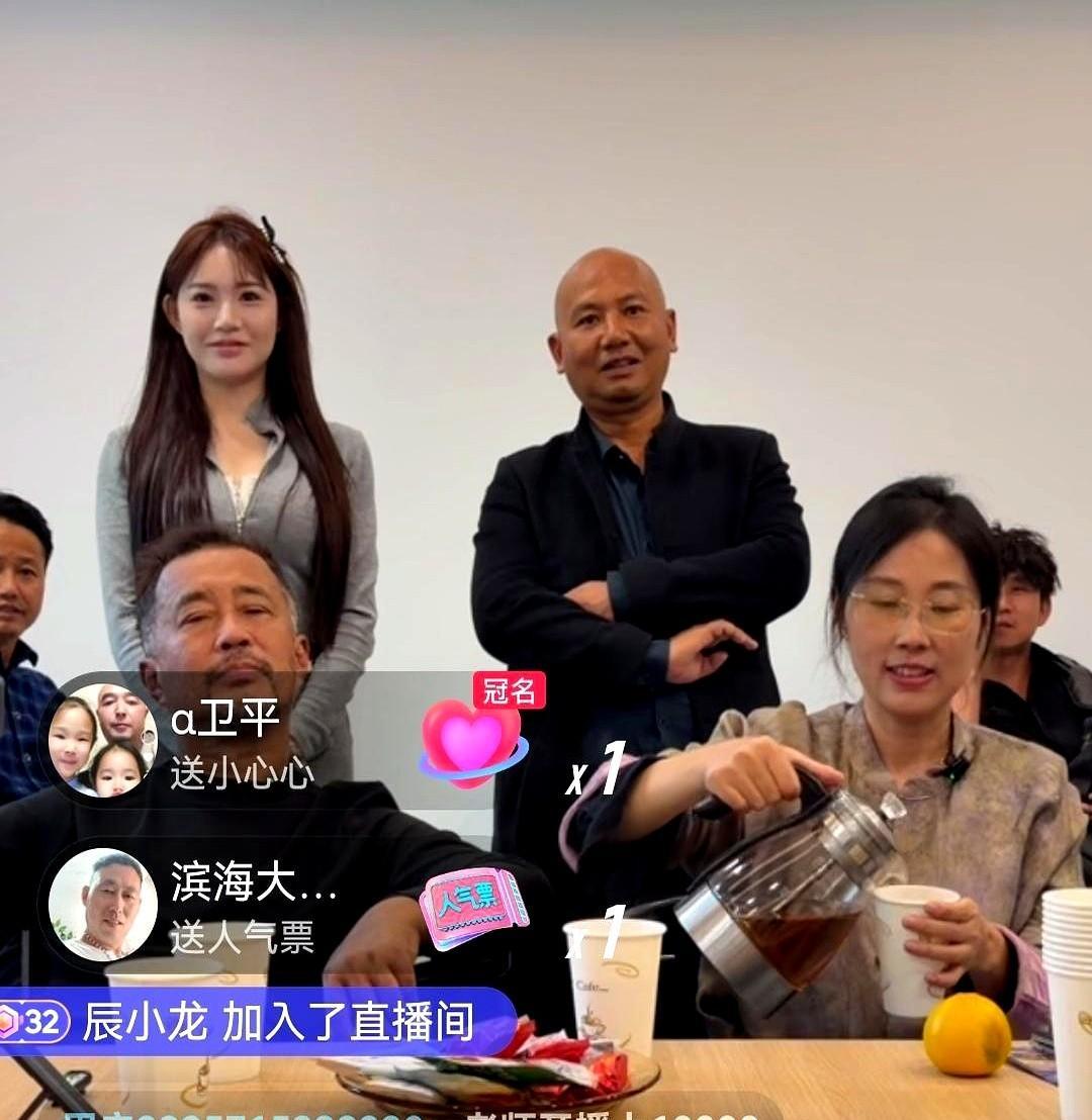 他不要打赏，踢了刷礼物的人。直播讲《左传》，不卖人设，不演苦情。辞了工作，捡