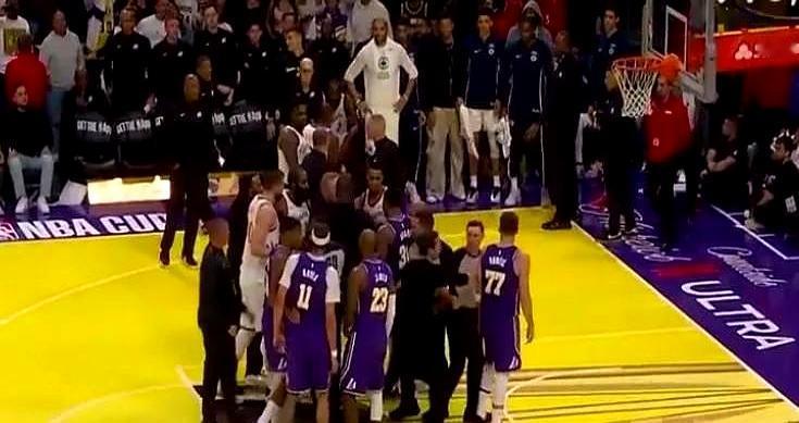 难怪快船队邓恩控制不住了，连吃2T，原因很简单：他是真的不想再输了，全队