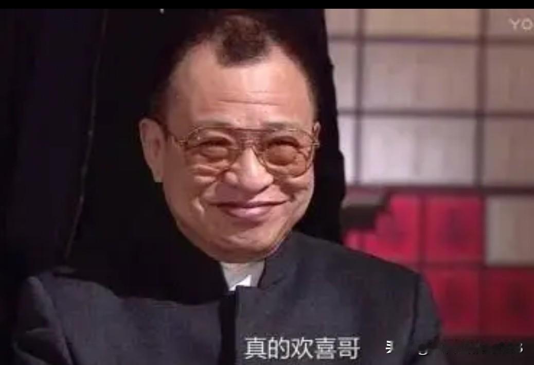 看完下面这些照片,更加怀念今晨故去的香港著名艺人许绍雄先生。先生出身名门,和