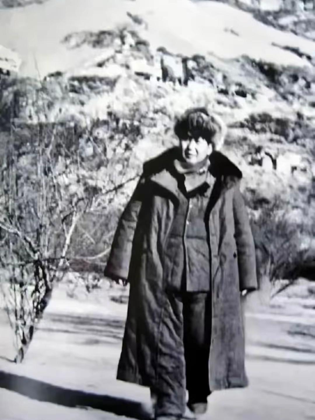 1942年延安绝境时刻，千里之外的山东，送来救命黄金撑起边区1942年的延