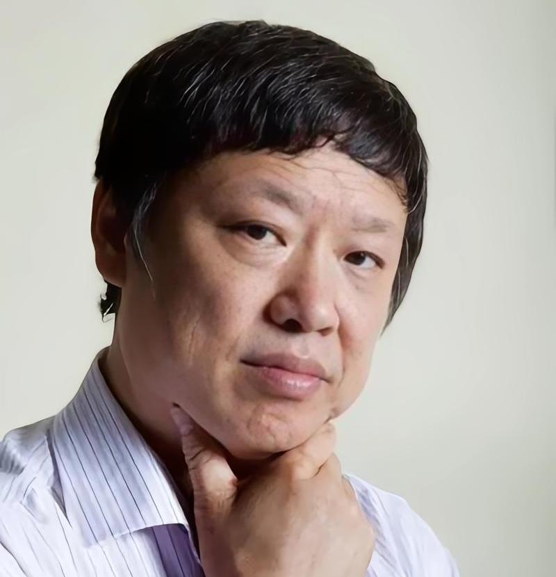 胡锡进8月22日下午发文，再次建议张丹丹对“灵活就业是一种福利”的言论做出回应，