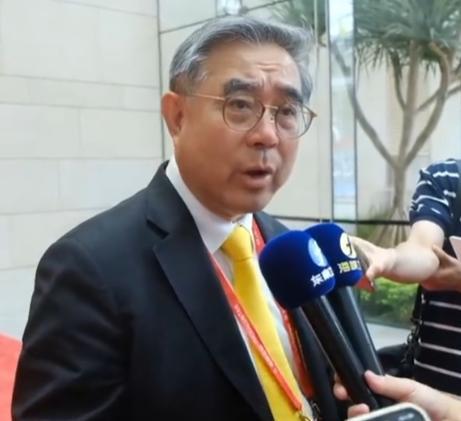 近日，台湾新党主席吴成典表示：“中国大陆有了台湾，如虎添翼啊！台湾有了大陆，那舞