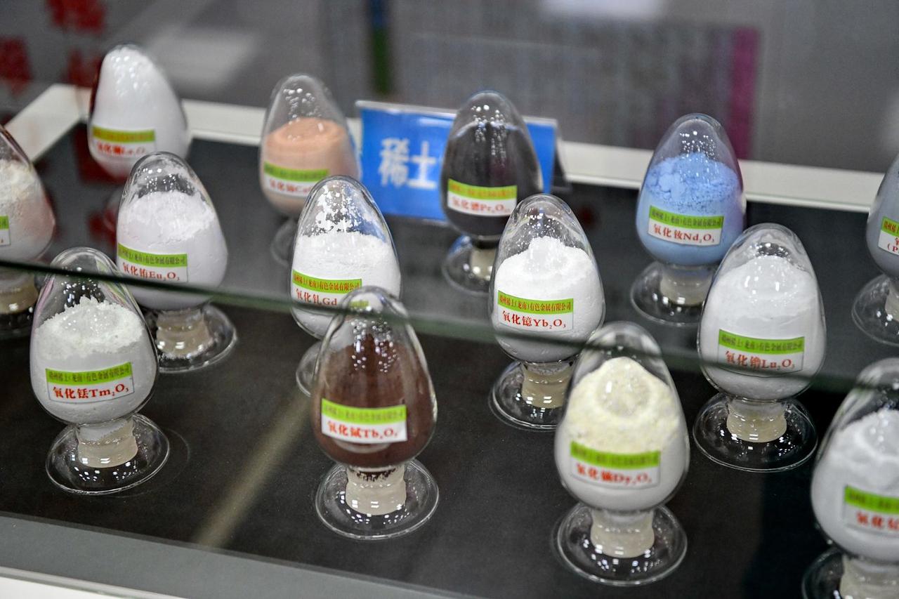 明年反华就没有后顾之忧了，欧盟贸易和经济安全专员确认：中国已开始发放发稀土通用许